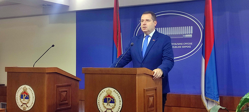 БАЊАЛУКА, 3. ЈУЛА /СРНА/ - Српски делегат у Дому народа парламента БиХ Радован Ковачевић на конференцији за новинаре у Бањалуци je рекао је да је Министарство финансија Српске дало приједлог за рјешавање дуга БиХ према предузећу "Вијадукт", али да су други жељели то питање да политизују, те да је остало неријешено.