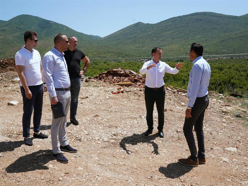 ТРЕБИЊЕ, 3. ЈУЛА /СРНА/ - Град Требиње планира постављање камера на локацијама гдје се најчешће неправилно одлаже отпад ради сталног мониторинга и санкционисања несавјесних појединаца, саопштено је из Градске управе.