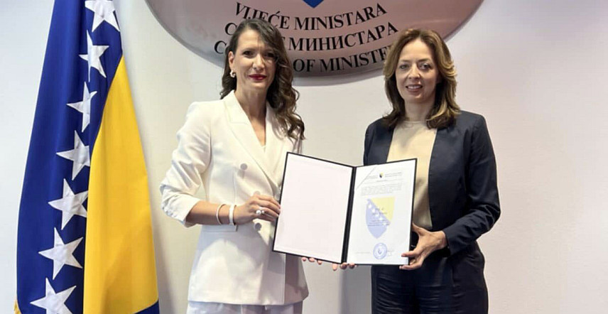 ИСТОЧНО САРАЈЕВО, 3. ЈУЛА /СРНА/ - Награда у области науке у БиХ за успјехе на међународном плану за прошлу годину додијељена је проректору за научноистраживачки и умјетнички рад Универзитета у Источном Сарајеву Јелени Крунић.