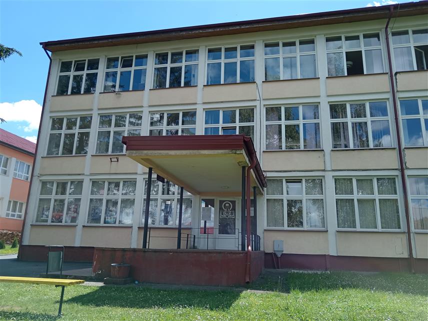 СОКОЛАЦ, 4. ЈУЛА /СРНА/ - У Средњошколском центру "Василије Острошки" на Сокоцу и подручном одјељењу на Хан Пијеску остало је слободно 35 мјеста.