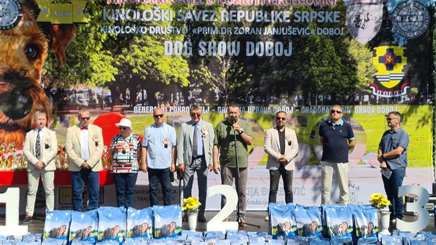 ДОБОЈ, 6. ЈУЛА /СРНА/ - У Добоју је данас отворен други "Пас шоу", манифестација у оквиру које су организоване двије националне изложбе паса свих раса и Међународна изложба паса свих раса.