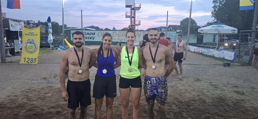 ДЕРВЕНТА, 6. ЈУЛА /СРНА/ - У Дервенти је одржан 25. Међународни турнир у одбојци на пијеску, на којем је побједу у женској конкуренцији однио двојац Милица Бељански и Теодора Јолдић из Новог Сада, а у мушкој Никола Благојевић и Нермин Ковачевић из Бијељине и Тузле.