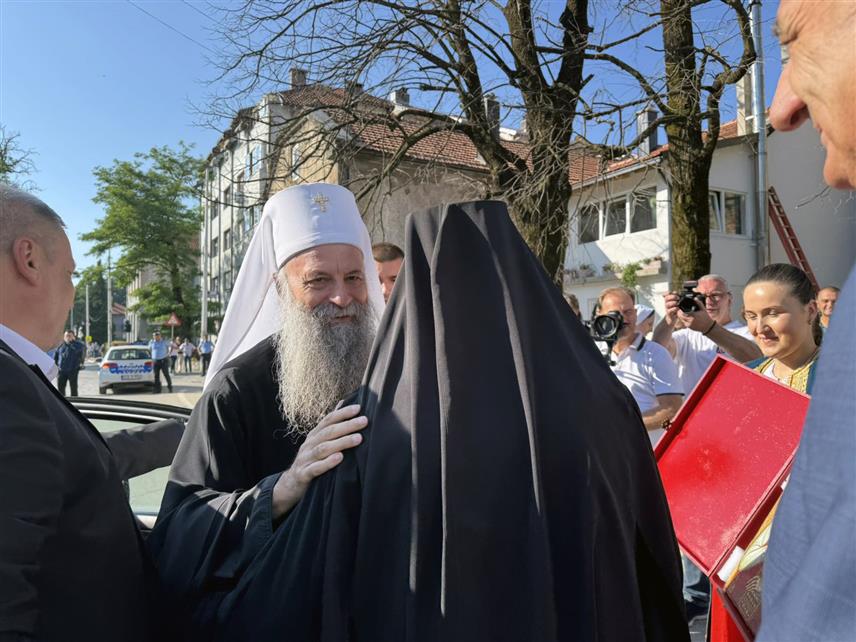 НЕВЕСИЊЕ, 6. ЈУЛА /СРНА/ - Његова светост патријарх српски Порфирије стигао је у Невесиње, гдје ће присуствовати прослави 150 година од Невесињске пушке, устанка који су неустрашиви Херцеговци подигли против Османског царства.