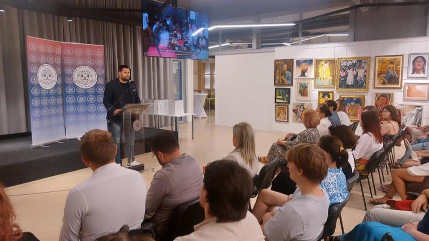ПОДГОРИЦА, 7. ЈУЛА /СРНА/ - Предсједник општине Никшић Марко Ковачевић отворио је пету Љетну школу српског језика, коју традиционално организује Матица српска – Друштво чланова у Црној Гори и том приликом поручио да је Никшић право мјесто на којем треба отпочети учење српског језика.
