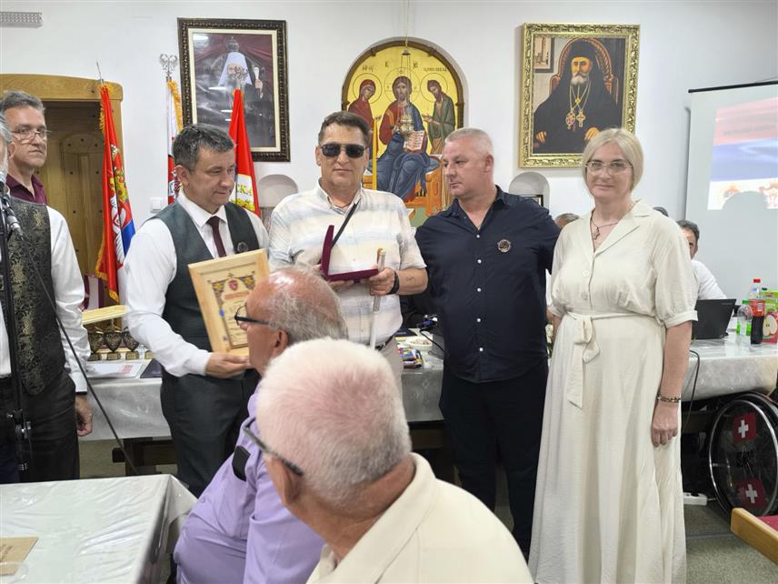 ИСТОЧНО НОВО САРАЈЕВО, 7. ЈУЛА /СРНА/ - Борац прве категорије и ратни војни инвалид четврте категорије Војске Републике Српске Велимир Лале из Источног Сарајева на 3. Сабору видовданских витезова србских у Руми одликован је Витешким орденом, за посебно испољену личну храброст и пожртвовање током Одбрамбено-отаџбинског рата.