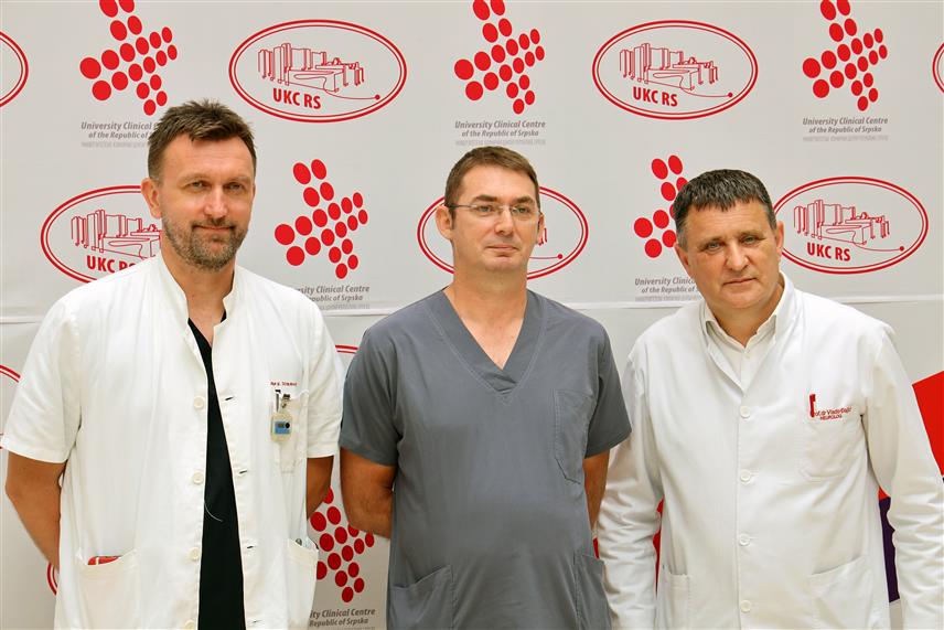 БАЊАЛУКА, 9. ЈУЛА /СРНА/ - На Универзитетском клиничком центру /УКЦ/ Републике Српске у Бањалуци први пут биће урађена емболизација портне вене, уз подршку интервентног радиолога из Клиничког центра "Бежанијска коса" из Београда Давора Мрде.	
