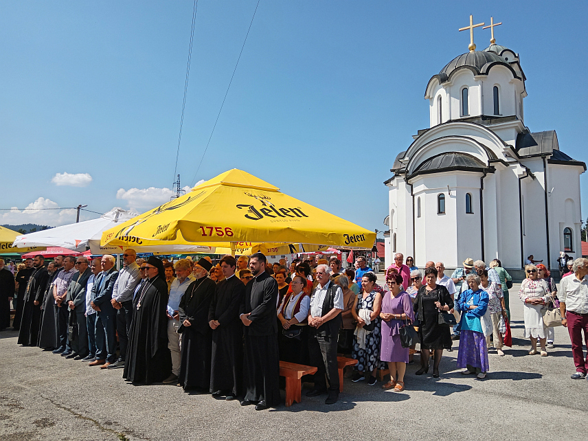 СОКОЛАЦ, 11. АВГУСTА /СРНА/ - Манастир Светог Георгија на Равној Романији обиљежио је данас 20 година постојања, уз поруку да је ово било и биће мјесто састајања Срба и чувар националне духовности и идентитета.