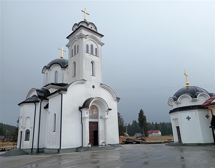 СОКОЛАЦ, 11. АВГУСТА /СРНА/ - Манастир Светог великомученика Георгија на Равној Романији код Сокоца, познат као Соколица, прославиће данас 20 година од проглашења манастиром.