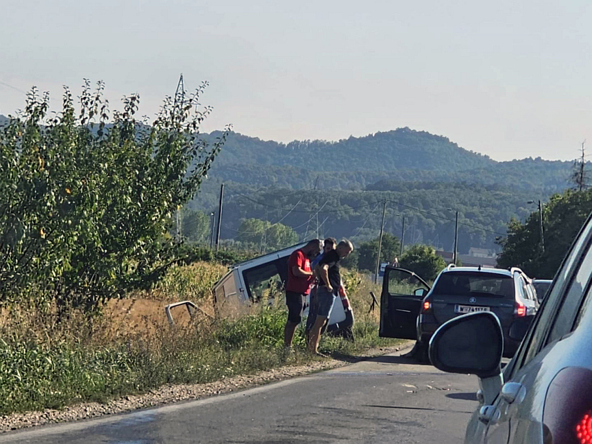 ЗВОРНИК, 14. АВГУСТА /СРНА/ - Четири лица повријеђена су данас у четири саобраћајне незгоде које су се догодиле на путевима на подручју града Зворника.	