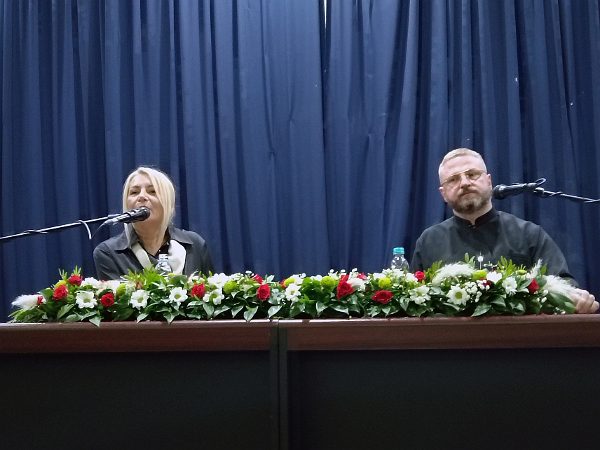 РОГАTИЦА, 14. АВГУСTА /СРНА/ - Декан Православног богословског Факултета "Свети Василије Острошки" у Фочи Дарко Ђого је вечерас у Рогатици одржао бесједу "Историја славе, обиљежја славе".	