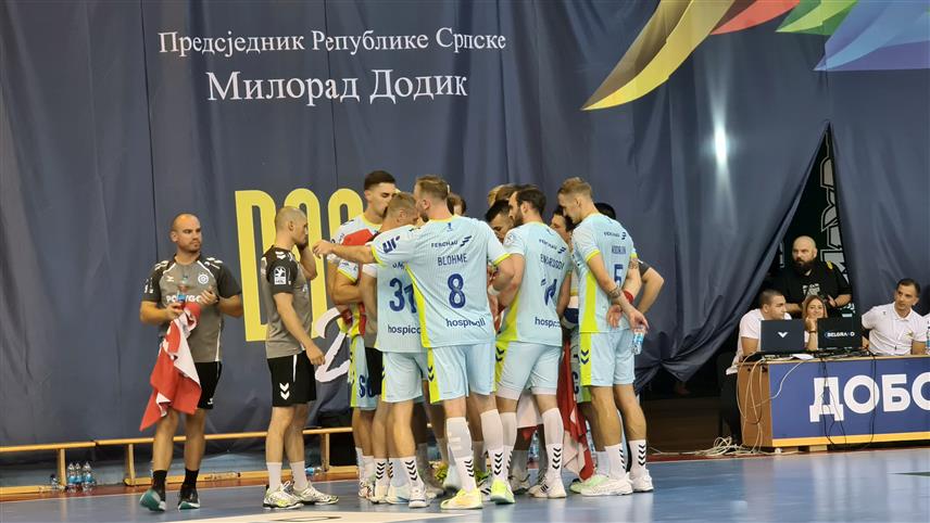ДОБОЈ, 14. АВГУСТА /СРНА/ - Рукометаши "Гумерсбаха" побиједили су "Кил" са резултатом 40:38, у сусрету њемачких екипа у другој утакмици другог такмичарског дана Међународног рукометног TВ турнира шампиона "Добој 2025".	