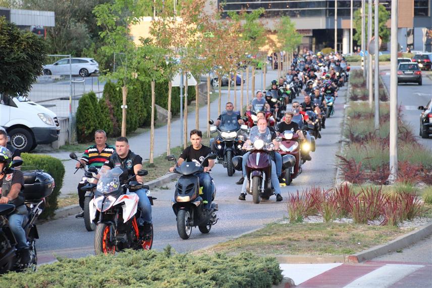 ДЕРВЕНТА, 23. АВГУСТА /СРНА/ - Друга моторијада у Дервенти окупила је око 70 клубова са више од 400 учесника из неколико држава.