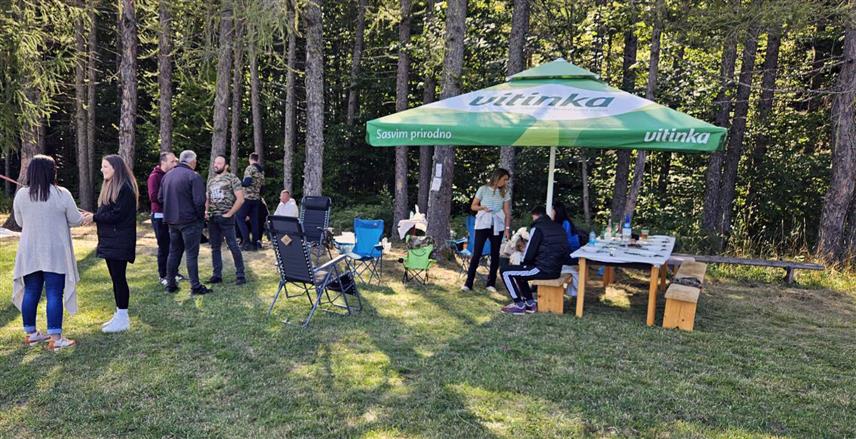 МРКОЊИЋ ГРАД, 24. АВГУСТА /СРНА/ - Традиционална кулинарско-такмичарска манифестација "Рат граова" окупила је у Подбрду код Мркоњић Града 37 екипа и више од 1.000 посјетилаца.