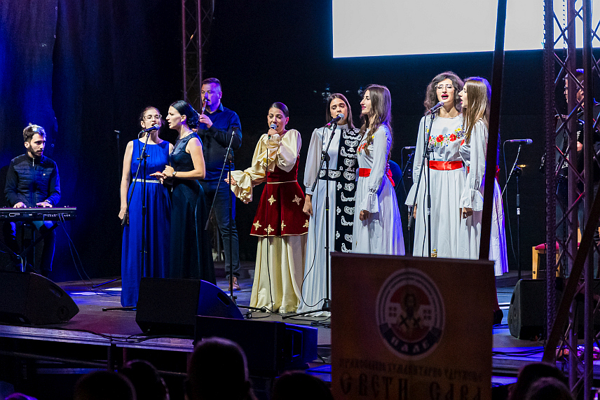 ПАЛЕ, 25. АВГУСТА /СРНА/ - Извођач духовне и традиционалне музике са Косова и Метохије Павлина Радовановић наступила је пред бројном публиком на Палама.