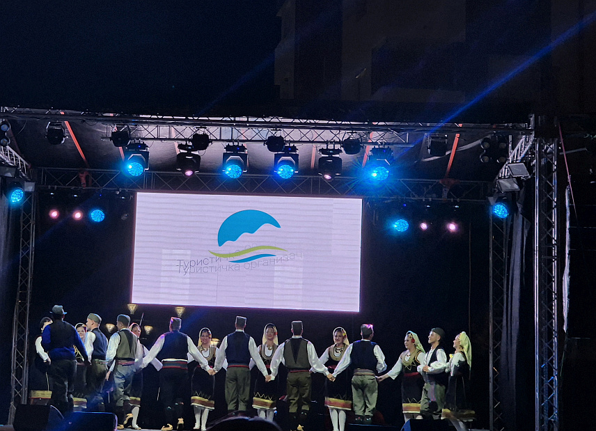 ПАЛЕ, 27. АВГУСТА/СРНА/ - На Палама је вечерас, у оквиру "Госпојинских свечаности", одржан концерт културно-умјетничких друштва са Пала и Србије, а у игри и пјесмама уживали су бројни грађани.