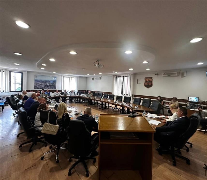 ПРЊАВОР, 29. АВГУСТА /СРНА/ - Одборници Скупштине града Прњавора усвојили су закључак којим је прихваћена Декларација Савеза општина и градова Републике Српске поводом пресуде предсједнику Милораду Додику.