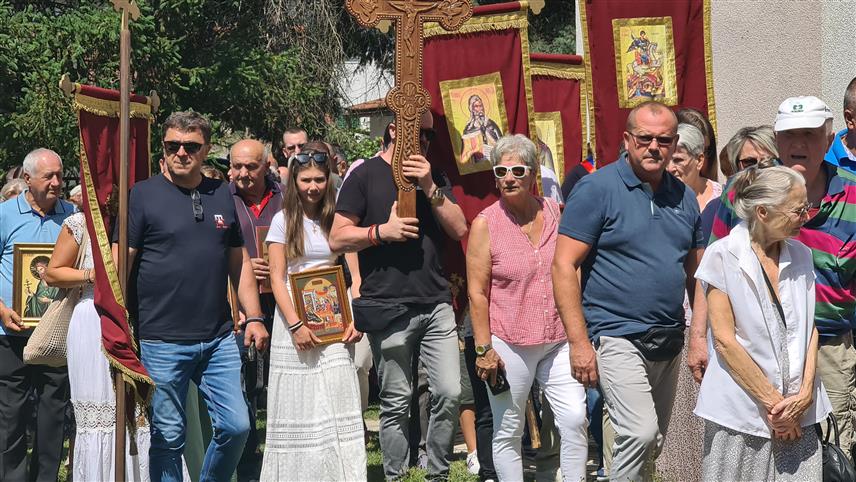 МАГЛАЈ, 2. АВГУСТА /СРНА/ - Код Цркве Светог пророка Илије у Маглају данас је у присуству бројних вјернка прослављен Илиндан, слава овог храма и заштитника црквене општине Маглај.
