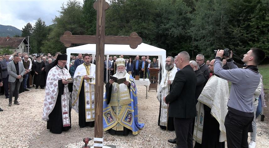 ИСТОЧНО САРАЈЕВО, 30. АВГУСТА /СРНА/ - Његово високопреосвештенство митрополит дабробосански Хризостом освештао је вечерас земљиште за изградњу Цркве Светог великомученика Прокопија на Булозима у општини Источни Стари Град.
