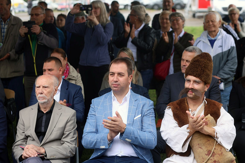БАЊАЛУКА, 31. АВГУСТА /СРНА/ - Предсједник Социјалистичке партије Српске /СПС/ Горан Селак поручио је данас на Мањачи, гдје је присуствовао традиционалном "Кочићевом збору", да је очување традиције и културног насљеђа један од кључних задатака свих политичких и друштвених актера у Републици Српској.