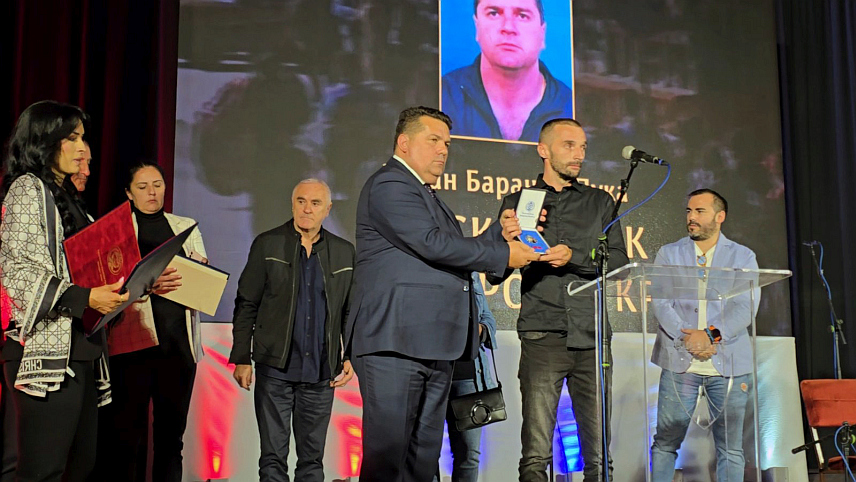 ШАВНИК, 31. АВГУСТА /СРНА/ - Предсједник Народне скупштине Републике Српске Ненад Стевандић поручио је вечерас да мудрост и слога одређују шта је јунаштво данас.