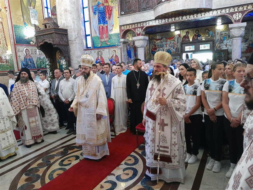 МРКОЊИЋ ГРАД, 3. АВГУСТА /СРНА/ - У Храму Светог Саве у Мркоњић Граду служена је Света архијерејска литургија, чиме је почело обиљежавање манифестације "Дани Хиландара".