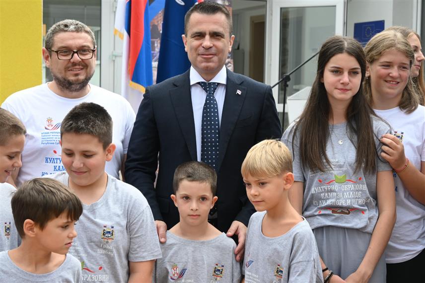ШАБАЦ, 4. АВГУСТА /СРНА/ - Министар без портфеља у Влади Србије задужен за дијаспору Ђорђе Милићевић свечано је данас отворио културно-образовни камп у Шапцу, на којем учествује више од 160 дјеце из дијаспоре и региона.