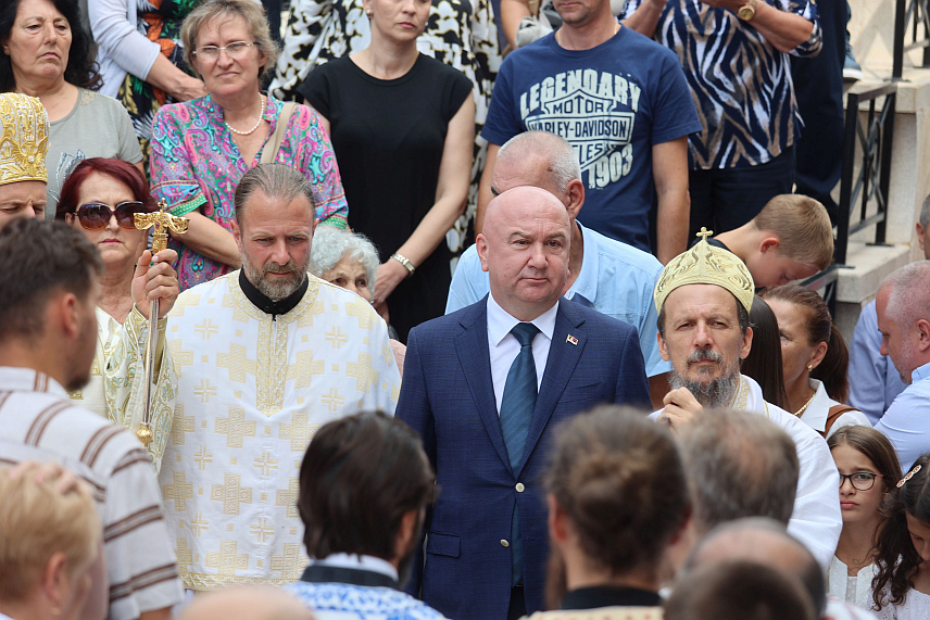 БЕОГРАД, 6. АВГУСТА /СРНА/ - Министар без портфеља у Влади Србије Ненад Поповић изјавио је у Пребиловцима да је дошло вријеме да се отворено говори о голготи српског народа.