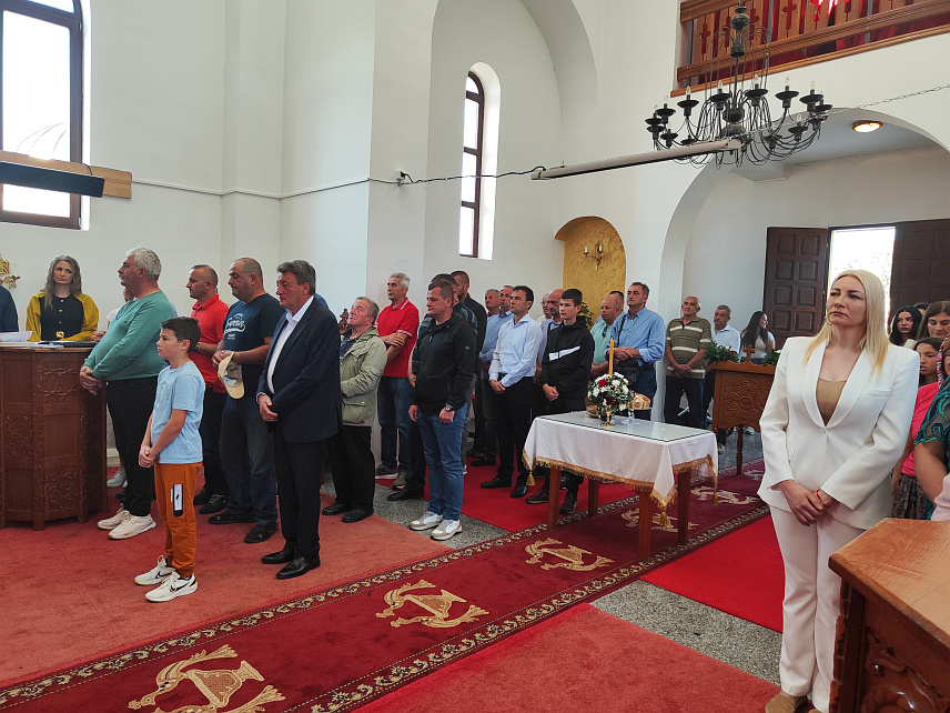 ИСТОЧНИ СТАРИ ГРАД, 9. АВГУСТА /СРНА/ - Општина Источни Стари Град обиљежила је Дан општине и крсну славу - Светог великомученика Пантелејмона, а тим поводом служена је литургија у храму посвећеном овом светитељу.