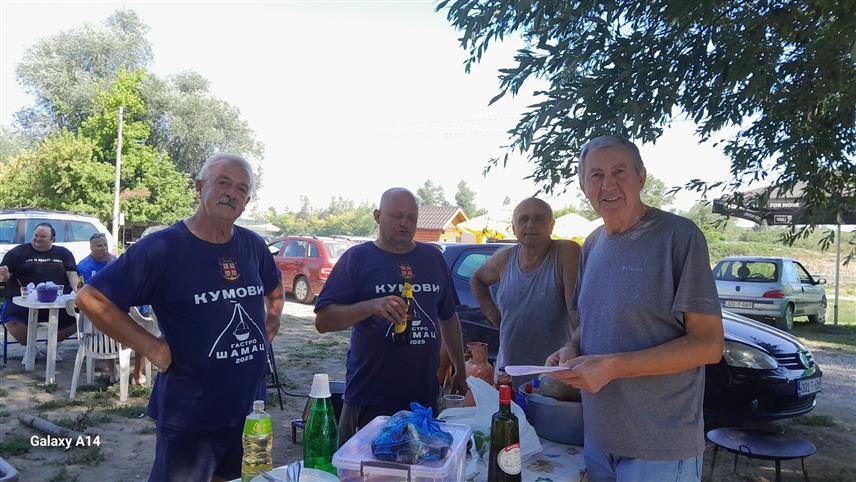 ШАМАЦ, 9. АВГУСTА /СРНА/ - На градском кеју у Шамцу данас је организована "Фишијада", која је окупила 14 екипа из Републике Српске и Федерације БиХ, те бројне љубитеље рибљих специјалитета.