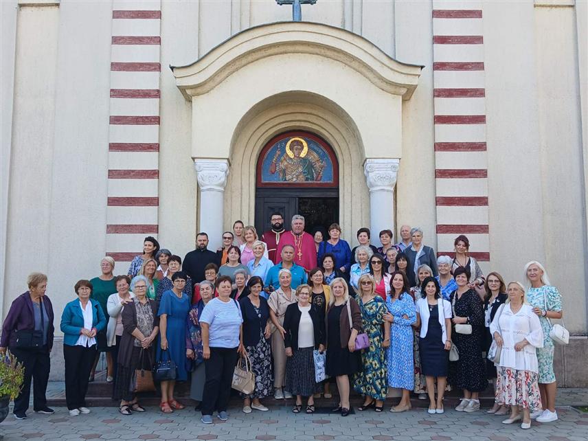ШАМАЦ, 10. СЕПTЕМБРА /СРНА/ - У Шамцу је одржан 16. Сабор кола српских сестара који је окупио око 60 чланица из више од 20 удружења у Републици Српској, Федерацији БиХ и Брчко дистркту.
