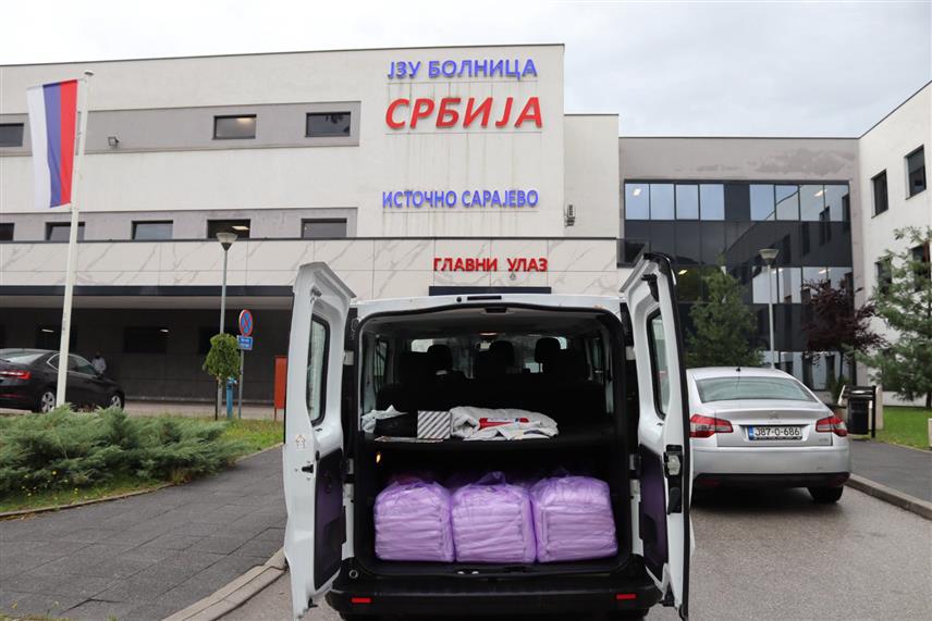 ИСТОЧНО САРАЈЕВО, 11. СЕПТЕМБРА /СРНА/ - Општина Трново донирала је Болници "Србија" у Источном Сарајеву 130 комплета нове постељине.