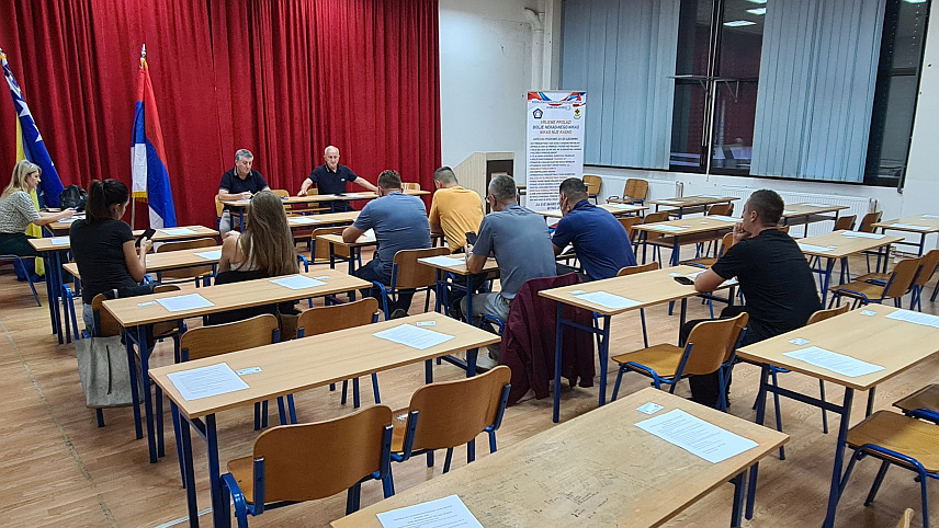 ДОБОЈ, 11. СЕПТЕМБРА /СРНА/ - У Добоју је вечерас одржана јавна расправа у организацији регионалне Занатско-предузетичке коморе како би побољшали услове рада и статус самосталних преузетника, али и евидентирали проблеме.