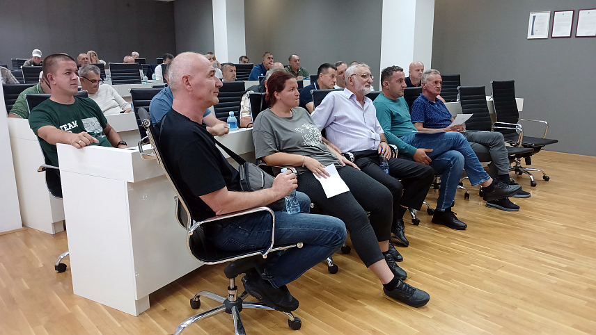 ИСТОЧНО САРАЈЕВО, 13. СЕПТЕМБРА /СРНА/ - Данас је у Источном Сарајеву одржана Скупштина Савеза удружења пчелара Републике Српске, на којој су представљени резултати рада новог руководстава за шестомјесечни период.