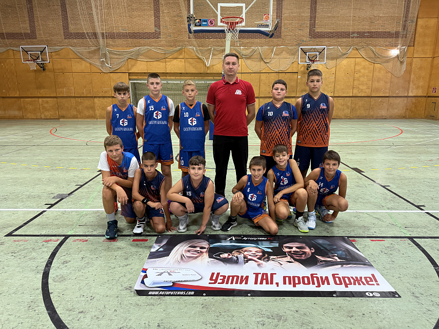 БИЈЕЉИНА, 15. СЕПТЕМБРА /СРНА/ - Кошаркашки клуб "Фениx баскет" из Бијељине остварио је велики успјех на Међународном турниру у Бечу, освојивши два друга мјеста у конкуренцији својих узрасних категорија.