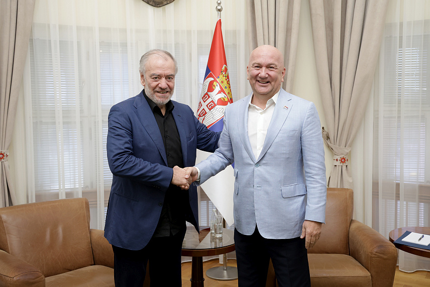 БЕОГРАД, 18. СЕПТЕМБРА /СРНА/ - Министар у Влади Србије Ненад Поповић разговарао је данас са свјетски познатим руским диригентом и директором Бољшој и Маријинског театра Валеријем Гергијевим о успостављању институционалне сарадње са најзначајнијим установама културе у Србији с циљем промоције врхунске умјетности.