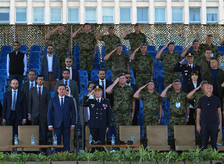 БЕОГРАД, 18.СЕПТЕМБРА /СРНА/ -Генерална проба војне параде "Снага јединства" на којој се представља снага и опремљеност српске војске одржана је данас у Београду у присуству министра одбране Србије Братислава Гашића и начелника Генералштаба Војске Србије генерала Милана Мојсиловића.