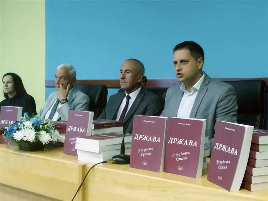 ЧЕЛИНАЦ, 18. СЕПТЕМБРА /СРНА/ - У Челинцу је промовисана књига "Држава" аутора Милорада Додика, која садржи говоре предсједника Републике Српске и СНСД-а током предизборне кампање прошле године.