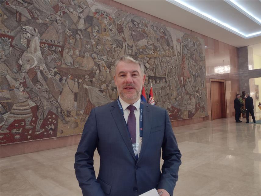 БЕОГРАД, 20. СЕПТЕМБРА /СРНА/ - Министар здравља и социјалне заштите Републике Српске Ален Шеранић рекао је у Београду да се наставља добра сарадња у области здравства и социјалне заштите са колегама из Србије, те најавио да ће у октобру или новембра бити отворена лабораторија за типизацију ткива у Заводу за трансфузијску медицину Републике Српске.