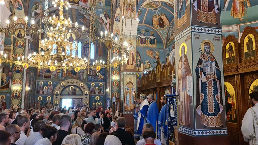 ДОБОЈ, 21. СЕПТЕМБРА /СРНА/ - Његово високопреосвештенство митрополит зворничко-тузлански Фотије, који је у Саборном спомен-храму Рођења Пресвете Богородице у Добоју служио Свету архијерејску литургију поводом прославе славе храма Мале Госпојине, позвао је на подвижништво у молитви, љубави према Богу, саборности у цркви и православљу.