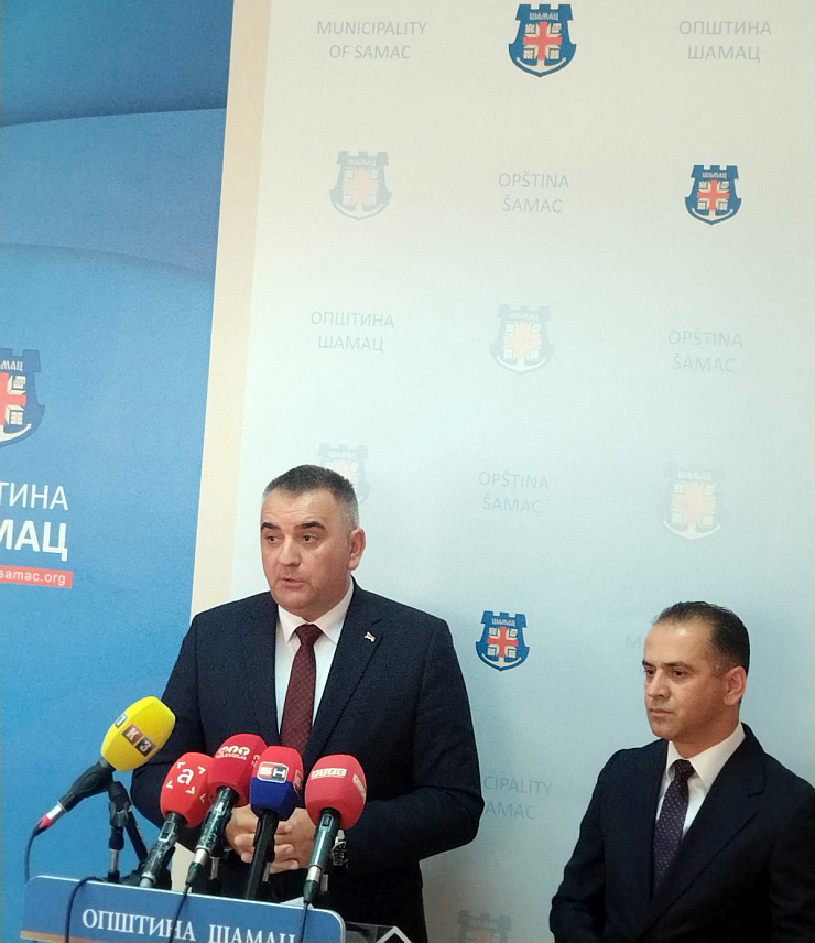 ШАМАЦ, 22. СЕПТЕМБРА /СРНА/ - Премијер Републике Српске Саво Минић пренио је данас руководству општине Шамац да ће Влада Српске подржати сваки пројекат у овој локалној заједници који буде подразумијевао запошљавање, те да је за ову намјену за сада на располагању три милиона КМ.