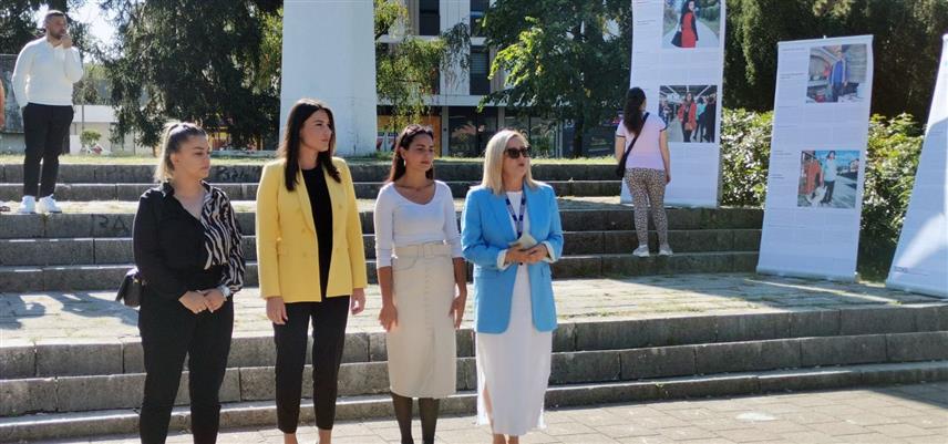 ДОБОЈ, 23. СЕПТЕМБРА /СРНА/ - На подручју Добоја евидентирано је око 260 Рома од којих 62 похађа основну, а седам средњу школу, што је већи број у односу на ранији период захваљујући бољој организованости ромске заједнице и подршци Градске управе Добој, изјавила је предсједник добојског Удружења Рома "Мадара" Дениса Талић.