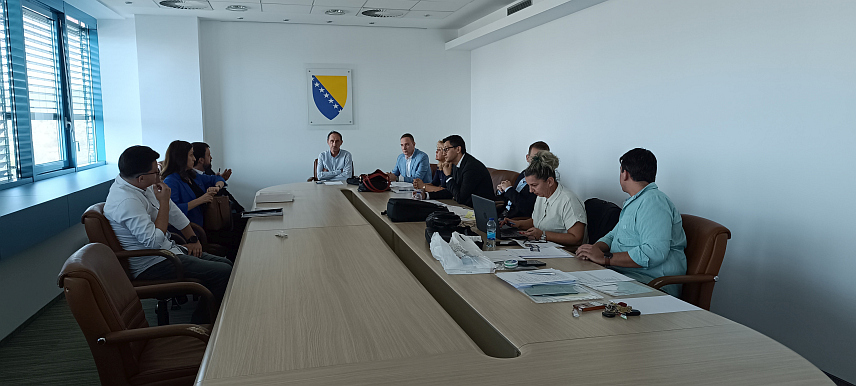 САРАЈЕВО, 23. СЕПТЕМБРА /СРНА/ - Дисциплинска комисија Агенције за државну службу БиХ обуставила је дисциплински поступак против савјетника у Мисији БиХ при ЕУ у Бриселу у Министарству иностраних послова Савјета министара Оливере Николић која се, иако није, терети да је ове године присуствовала прослави 9. јануара.	