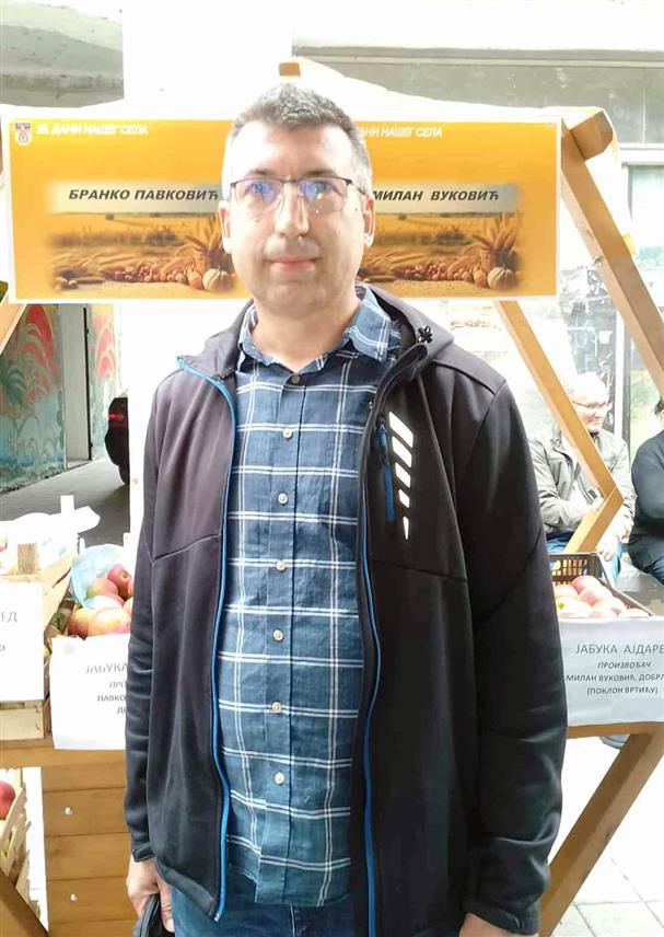 НОВИ ГРАД, 24. СЕПТЕМБРА /СРНА/ - Виши стручни сарадник за воћарство и виноградарство у приједорској канцеларији Ресора за пружање стручних услуга у пољопривреди при Министарству пољопривреде, шумарства и водопривреде Републике Српске Борис Станковић.