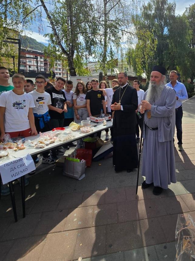 ЗВОРНИК, 24. СЕПТЕМБРА /СРНА/ - Његово високо преосвештенство митрополит зворничко-тузлански Фотије са представницима Градске управе и привредницима града Зворника.