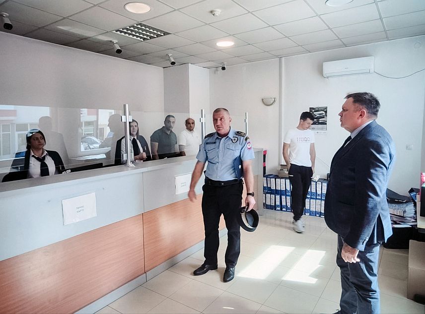 ГАЦКО, 25. СЕПТЕМБРА /СРНА/ - Министар унутрашњих послова Републике Српске Жељко Будимир посјетио је данас Полицијску станицу Гацко.	