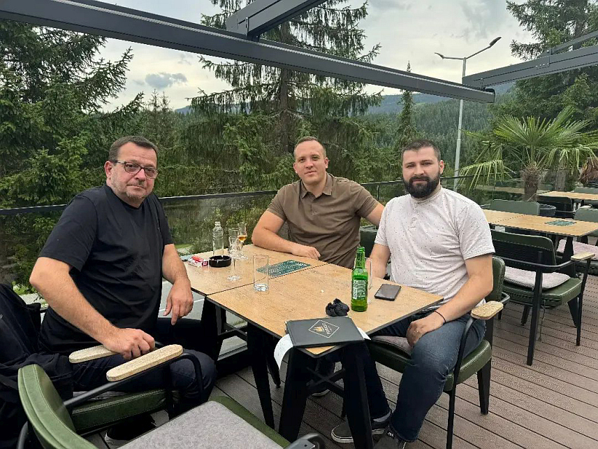 ПАЛЕ, 27. СЕПТЕМБРА /СРНА/ - Некадашњи официр Противваздушне одбране Војске Републике Српске Александар Студен, који је током НАТО агресије 1995. године изнад Пала оборио француски авион "мираж 2000", а сада живи у Њемачкој, рекао је да планира да се у скоријем периоду настани у овој локалној заједници.
