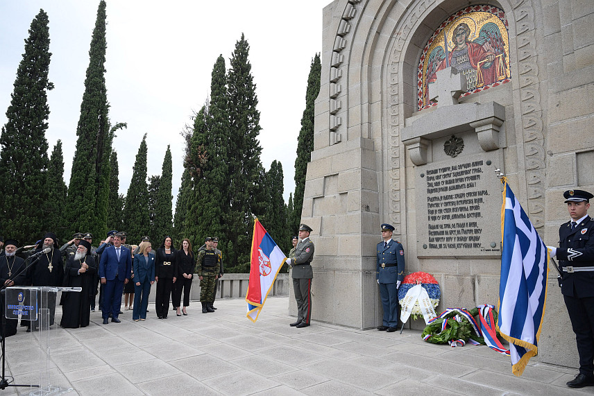 БЕОГРАД, 27. СЕПТЕМБРА /СРНА/ - Министар одбране Србије Братислав Гашић присуствовао је данас државној комеморативној свечаности поводом 107 година од пробоја Солунског фронта, уприличеној на Српском војничком гробљу Зејтинлик у Солуну.