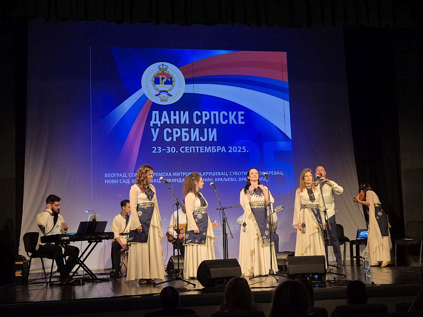 БЕОГРАД, 27. СЕПТЕМБРА /СРНА/ - У оквиру манифестације "Дани Српске у Србији", у Кикинди је у Народном позоришту концерт одржала Етно-група "Траг", која је ове године наступала и у сједишту Унеска у Паризу и бечкој палати Хофбург.