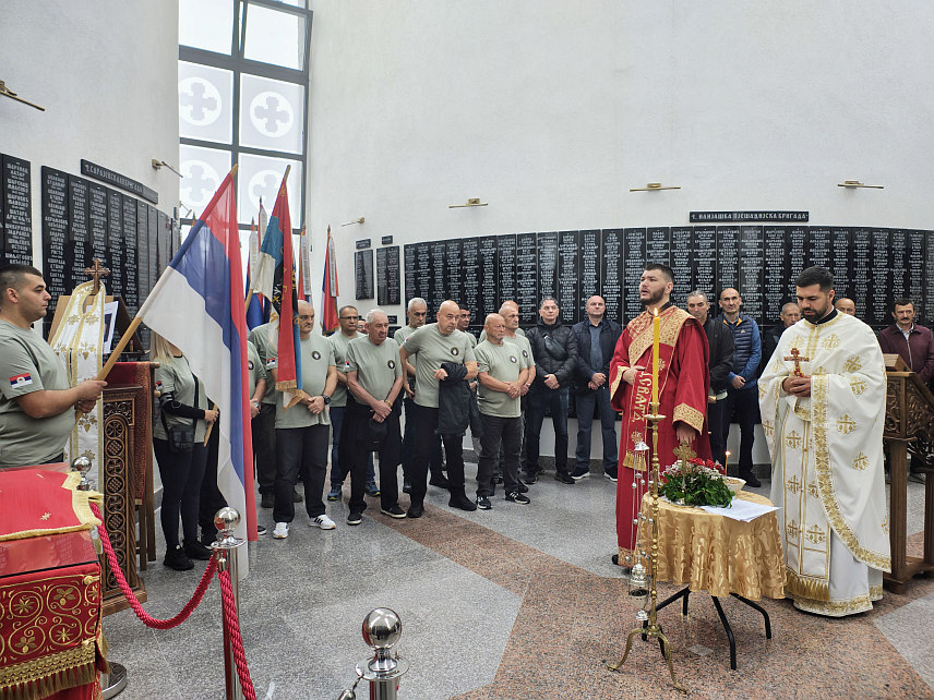 ИСТОЧНА ИЛИЏА, 28. СЕПТЕМБРА /СРНА/ - Парастосом за погинуле и умрле припаднике Српске гарде Илиџа у Спомен-цркви Светог великомученика Димитрија данас су у Источној Илиџи обиљежене 33 године од формирања ове елитне јединице Илиџанске бригаде Војске Републике Српске.