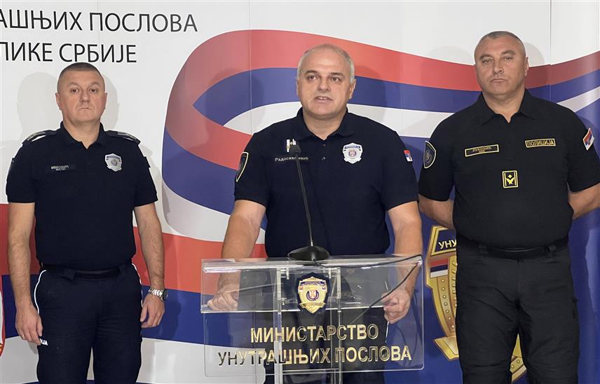 БЕОГРАД, 28. СЕПТЕМБРА /СРНА/ - Помоћник директора Полиције Србије Владан Радосављевић саопштио је да је данашњим масовним окупљањима против блокада широм Србије присуствовало 157.000 грађана.